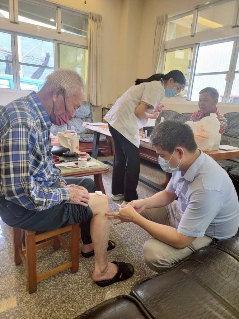LINE_ALBUM_2025巡迴醫療光華_250815_2 (1)