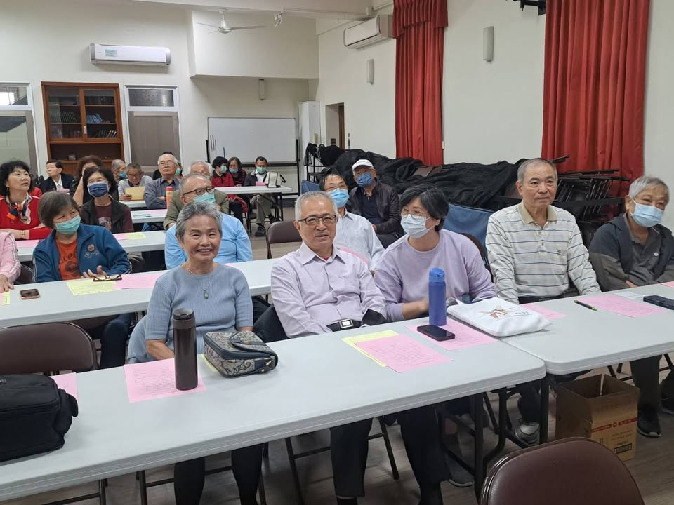 今天安家診所 盧盈良醫師到 #嘉義東門教會 與 #松年團契 的兄姊長輩們